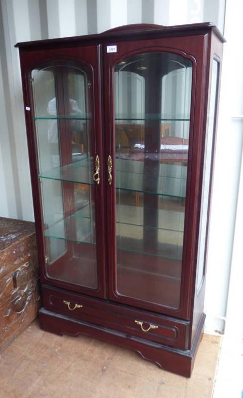 MAHOGANY DISPLAY CABINET WITH 2 GLAZED PANEL DOORS GLASS SHELVED   1100275538.JPG