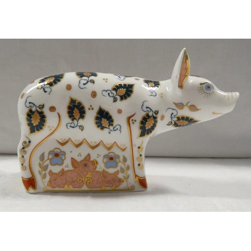 3221 - ROYAL CROWN DERBY PAPERWEIGHT, COLLECTOR'S GUILD 2013 PRISCILLA PIG, BOXED WITH GOLD STOPPER