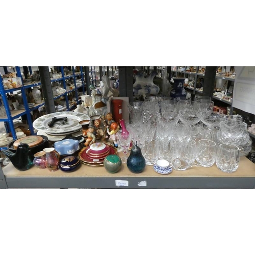 3222A - VARIOUS HUMMEL FIGURES, CRYSTAL GLASSES, WEDGWOOD, SPODE, ETC OVER ONE SHELF