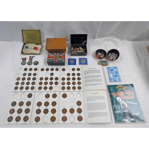 2639 - SELECTION OF VARIOUS COINS INCLUDING COMMEMORATIVE CROWNS, BASE METAL EXAMPLES, KENSITAS CIGARETTES ... 