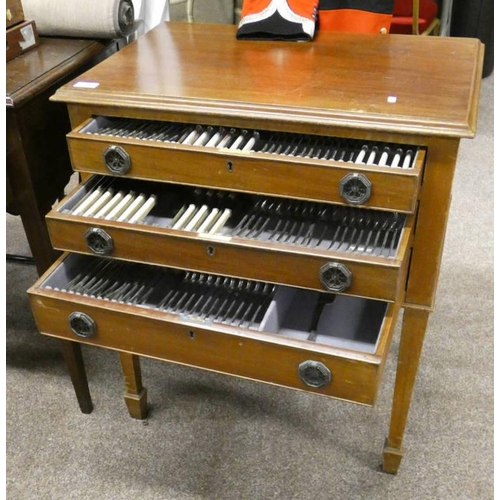 592 - MAHOGANY CANTEEN OF SILVR PLATED CUTLERY THE GRADUATED DRAWERS WITH A 12 PLACE SILVER PLATED SERVICE... 