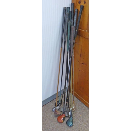 6059 - GOOD SELECTION OF GOLF CLUBS