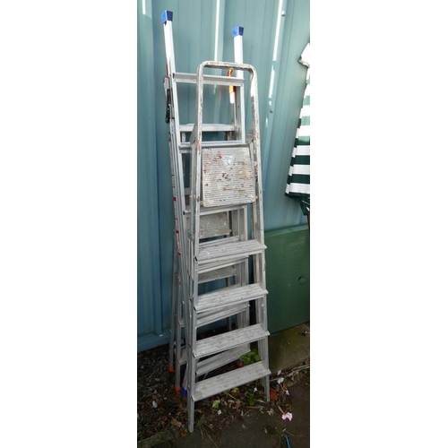 6092 - 3 ALUMINIUM STEP LADDERS