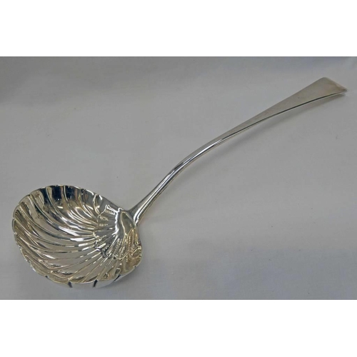 125 - GEORGE III SILVER SOUP LADLE WITH FLUTED BOWL BY SOLOMON HOUGHAM, LONDON 1802 - 170G