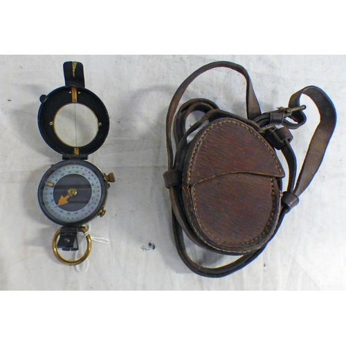 1476 - UNMARKED VERNIERS STYLE COMPASS WITH ITS LEATHER CASE