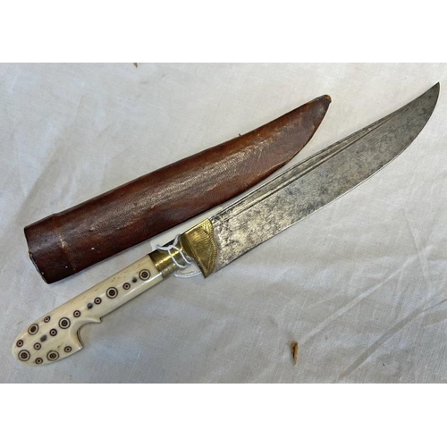 1485 - INUIT HUNTING KNIFE WITH 14.5 CM LONG SINGLE EDGED BLADE WITH NARROW FULLER, BONE GRIP WITH SCRIMSHA... 