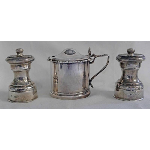 261 - SILVER DRUM MUSTARD POT, LONDON 1963 & PAIR OF SILVER PEPPER MILLS, LONDON 1910 - 110G WEIGHABLE SIL... 