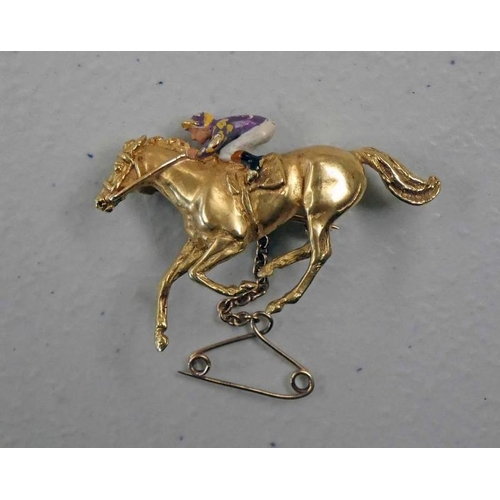 276 - 18CT GOLD & ENAMEL JOCKEY ON HORSEBACK BROOCH - 4CM LONG, 13G