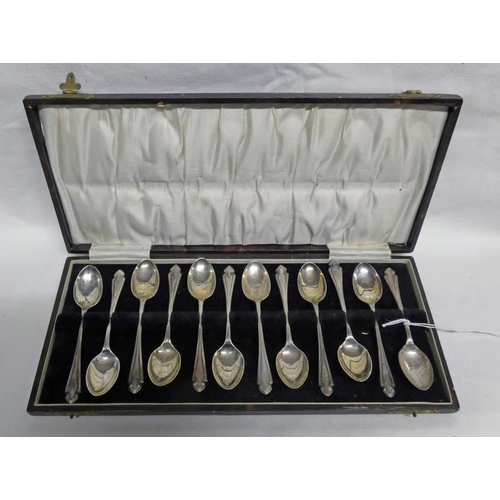 318 - CASED SET OF 12 SILVER TEASPOONS, BIRMINGHAM 1927 - 125 G