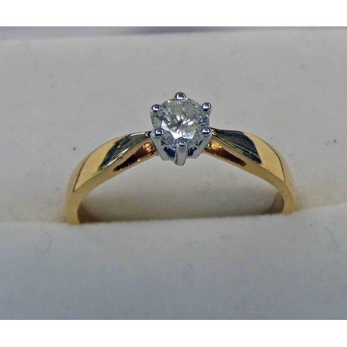 327 - 18K GOLD DIAMOND SINGLE-STONE RING, APPROX 0.25 CARATS