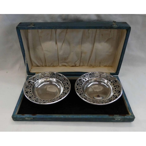 450 - PAIR OF INDIAN SILVER BON BON DISHES WITH PIERCED BORDER BY WARNER BROTHERS DELHI CIRCA 1920 - 190 G