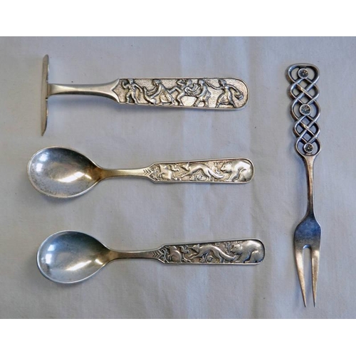 459 - SELECTION OF NORWEGIAN SILVER CUTLERY BY DAVID ANDERSEN : 2 CONDIMENT SPOONS DECORATED WITH BEARS, F... 