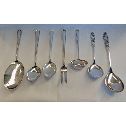 462 - SELECTION OF NORWEGIAN SILVER SERVING CUTLERY INCLUDING SERVING SPOONS, LADLE ETC - 500G