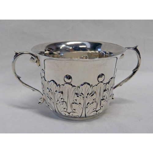 471 - VICTORIA SILVER 2-HANDLED PORRINGER WITH LEAF DECORATION, LONDON 1896 - 6CM TALL, 105G