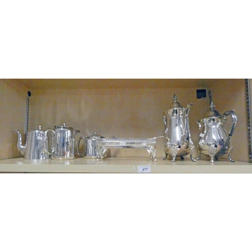 477 - GRADUATED PAIR OF SILVER PLATED COFFEE POTS, SILVER PLATED STAND ETC ON ONE SHELF