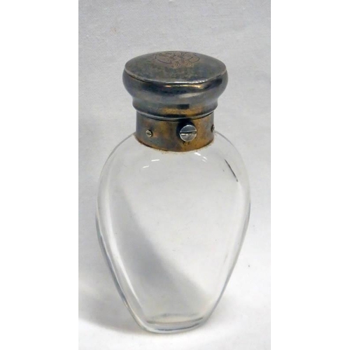 498 - VICTORIAN SILVER GLASS SCENT BOTTLE BY ABRAHAM  BROWNETT, LONDON 1865 - 8.5CM LONG