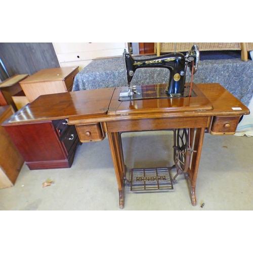 5228 - MAHOGANY SINGER SEWING TABLE WITH 2 DRAWERS AND FOLD OUT MACHINE ON A BASE TREADLE NO EL 600618