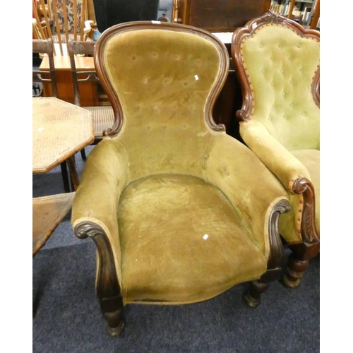 5254 - 19TH CENTURY MAHOGANY FRAMED BUTTON BACK GENTLEMAN'S ARMCHAIR ON TURNED SUPPORTS.