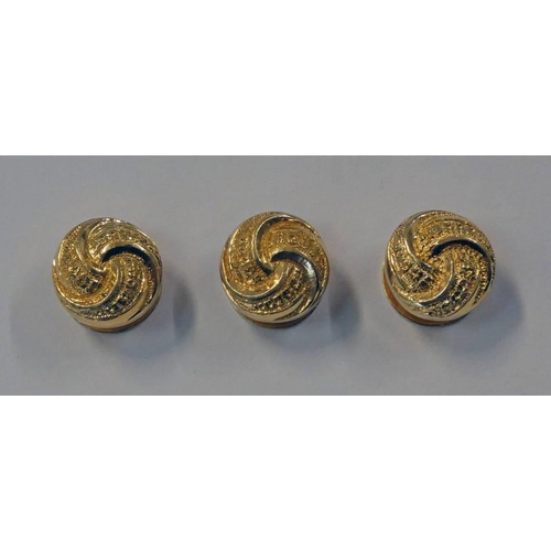 535 - SET OF 3  18CT GOLD STUDS WITH TEXTURES DECORATION - 4.5 G