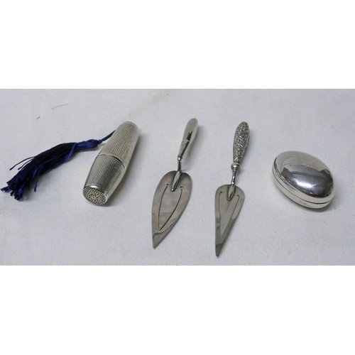 536 - SILVER COTTON REAL HOLDER, 800 SILVER PILL BOX & 2 TROWEL BOOK MARKS