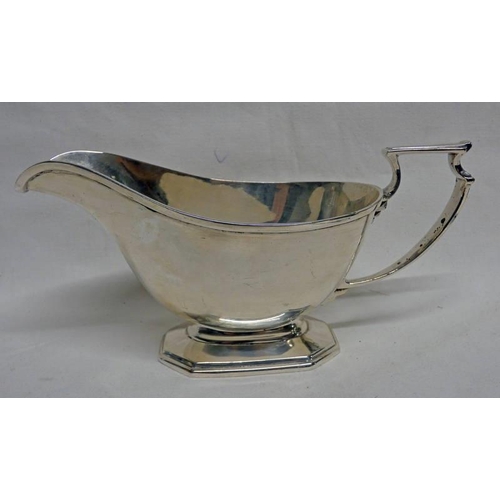 577 - SILVER SAUCE BOAT BY MAPPIN & WEBB, SHEFFIELD 1960 - 210 G