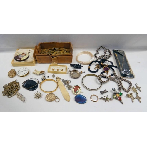 578 - SELECTION OF VARIOUS DECORATIVE JEWELLERY INCLUDING WHITE METAL CHAIN NECKLACE, GILT BANGLE, WATCH P... 