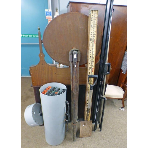 6110 - WOODEN TRIPOD, PROJECTOR SCREEN, ETC.  THIS LOT IS SOLD PLUS VAT ON THE HAMMER PRICE.