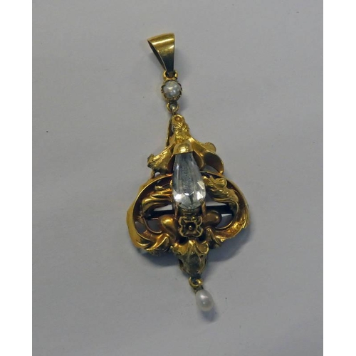 624 - 19TH CENTURY UNMARKED YELLOW METAL PEARL & GEM SET PENDANT WITH PIERCED SCROLL DECORATION - 4.1 G, 5... 