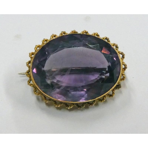 641 - EARLY 20TH CENTURY FACETED AMETHYST BROOCH WITH ROPE TWIST BORDER - 2.7 CM WIDE