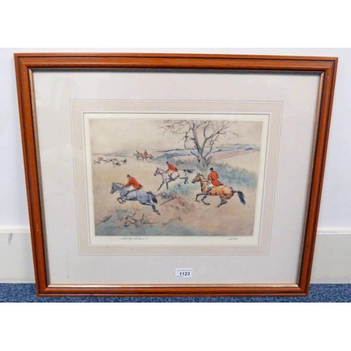 1123 - HENRY WILKINSON,  THE HUNT IS ON, . FRAMED COLOUR ETCHING SIGNED, 190/200 34 CM X 25 CM