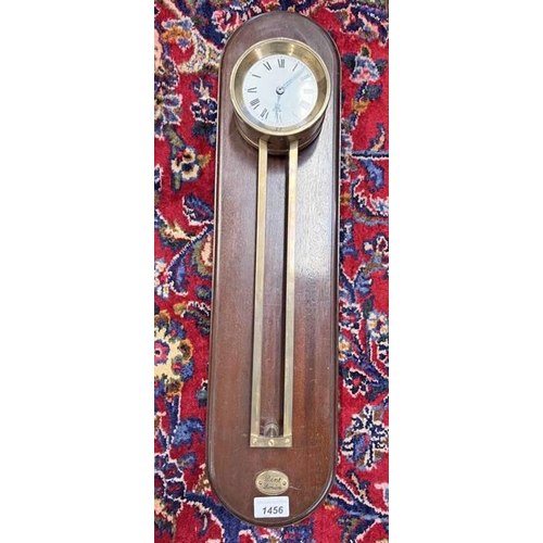 1456 - 20TH CENTURY BRASS GRAVITY WALL CLOCK ON MAHOGANY BOARD BY DENT OF LONDON. 61 CM TALL