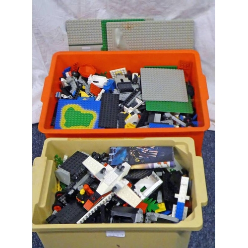 2105 - SELECTION OF VARIOUS LOOSE LEGO