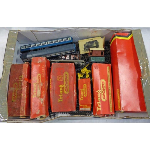 2120 - SELECTION OF HORNBY/TRIANG 00 GAUGE ITEMS INCLUDING TRACK & ROLLING STOCK, ETC
