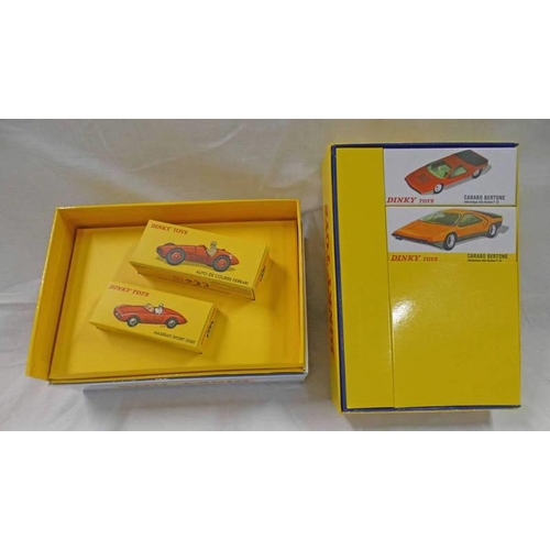 2154 - TWO ATLAS EDITIONS DINKY TOYS COFFRET COLLECTOR/ CADEAU SETS INCLUDING FERRARI-MASERATI DES ANNEES 5... 