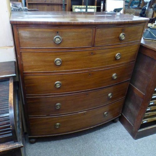 216 - 19TH CENTURY MAHOGANY BOW FRONT CHEST OF DRAWERS WITH 2 SHORT OVER 4 LONG DRAWERS, LENGTH 118CM