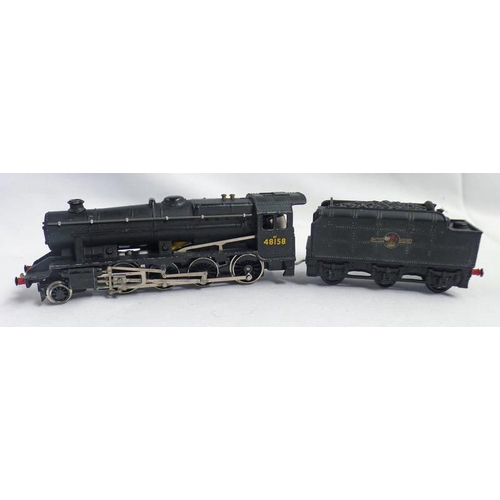 2273 - HORNBY DUBLO OO GAUGE (2-RAIL) 2-8-0 BR BLACK 48158 STEAM LOCOMOTIVE & TENDER