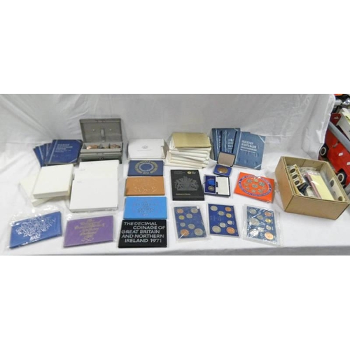 2613 - SELECTION OF VARIOUS UK PROOF SETS, BU COIN COLLECTIONS, ETC TO INCLUDE 21 X PROOF SETS 1971 - 1987 ... 