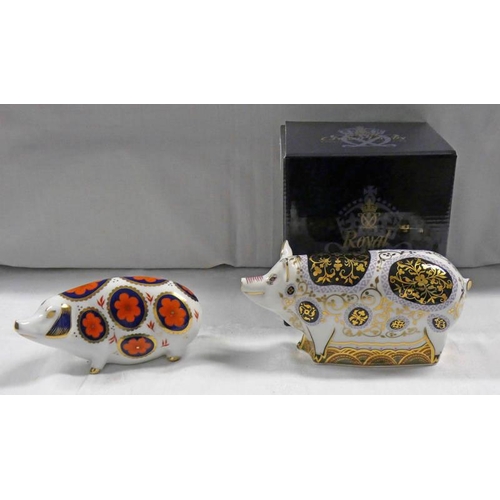 3073 - 2 ROYAL CROWN DERBY IMARI PAPERWEIGHTS, SPOTTY PIG WITH GOLD STOPPER, NO 686 WITH CERTIFICATE AND BO... 