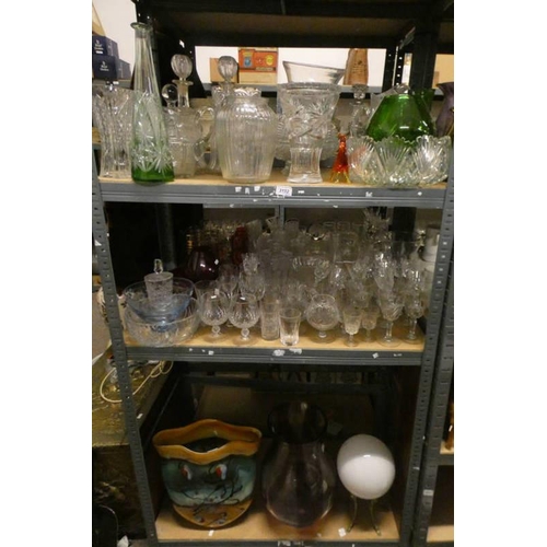 3152 - EXCELLENT SELECTION OF CUT GLASS COLOURED GLASS INCLUDING VASE 42CM TALL, GLASS GLOBE ON BRASS STAND... 