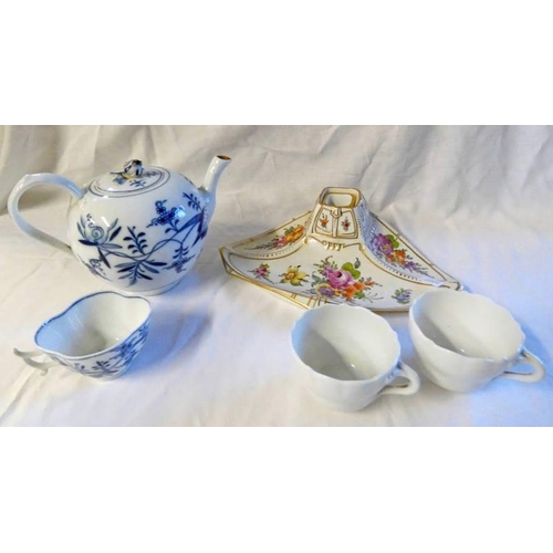 3155 - BLUE & WHITE TEAPOT & CUP WITH CROSS SWORDS MARK, DRESDEN PORCELAIN INKWELL & 2 CUPS WITH CROSS SWOR... 