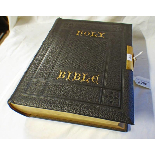 3286 - HOLY BIBLE WITH ILLUSTRATIONS, PRINTED BY OXFORD UNIVERSITY PRESS 1844, FULLY LEATHER BOUND WITH BRA... 