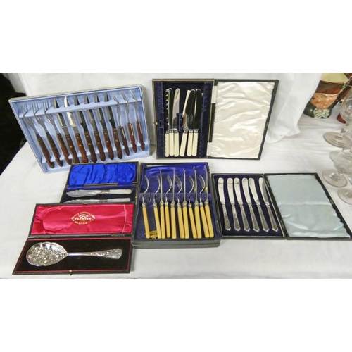 3352 - VARIOUS SILVER PLATED CUTLERY TO INCLUDE, MOTHER OF PEARL HANDLED BUTTER KNIVES IN CASE, SILVER HAND... 