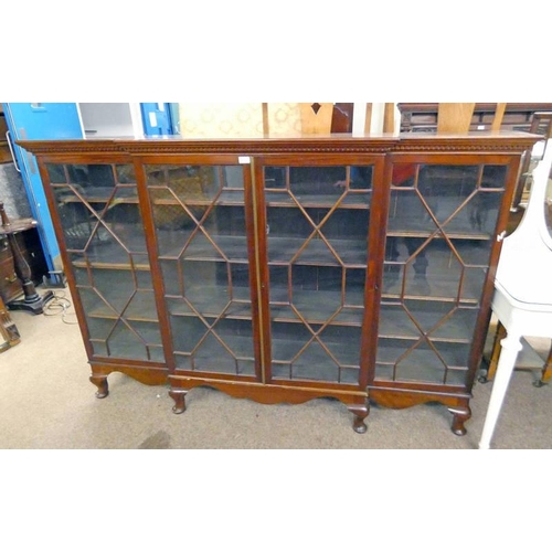 512 - EARLY 20TH CENTURY MAHOGANY BREAKFRONT BOOKCASE WITH 4 ASTRAGAL GLASS PANEL DOORS ON SHORT QUEEN ANN... 