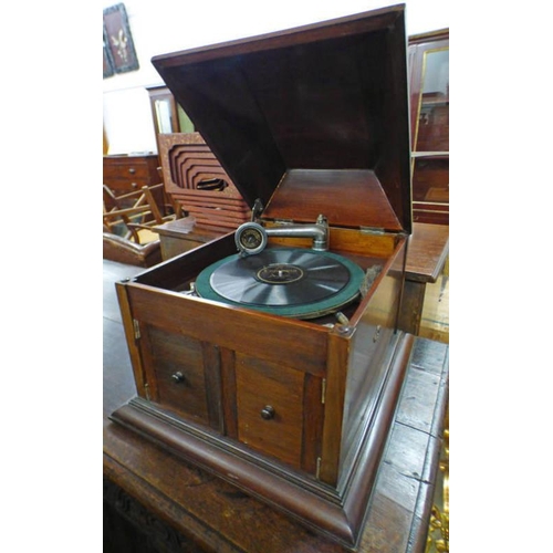 513 - MAHOGANY CASED 'CONCERT' GRAMOPHONE MADE IN ENGLAND