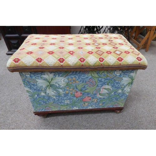 73 - VICTORIAN OTTOMAN ON TURNED SUPPORTS WITH CASTERS