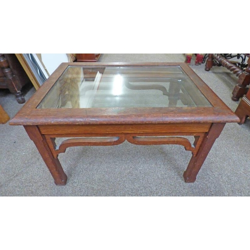 89 - EARLY 20TH CENTURY LOW OAK GLASS TOPPED TABLE ON SQUARE SUPPORTS, 36CM TALL X 61CM WIDE