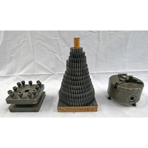 1025 - 3 JAW CHUCK, LATHE GEARS AND A MOUNTING BLOCK  -3-