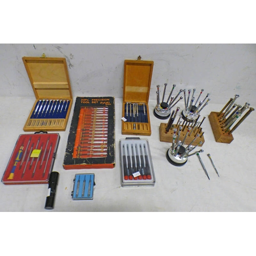 1041 - VARIOUS SCREW DRIVERS ETC TO INCLUDE MOD DEP FRANCE, STAR SWISS IN WOODEN CASE, KYOTO PERCISION SCRE... 
