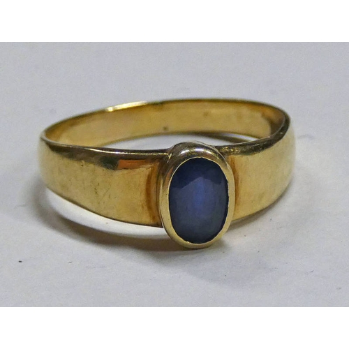 147 - 14K GOLD SAPPHIRE SET RING - 3G