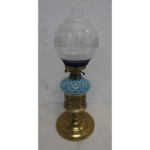 1488 - BRASS BODIED AND BLUE GLASS RESERVOIR PARAFFIN LAMP WITH ETCHED SHADE